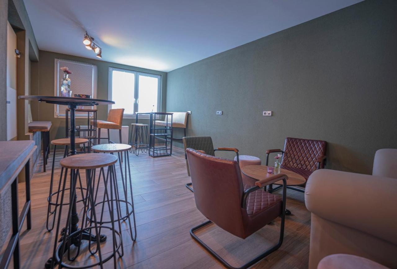 Dettingen an der Erms Village Bistro & Bar Fremdenzimmer מראה חיצוני תמונה