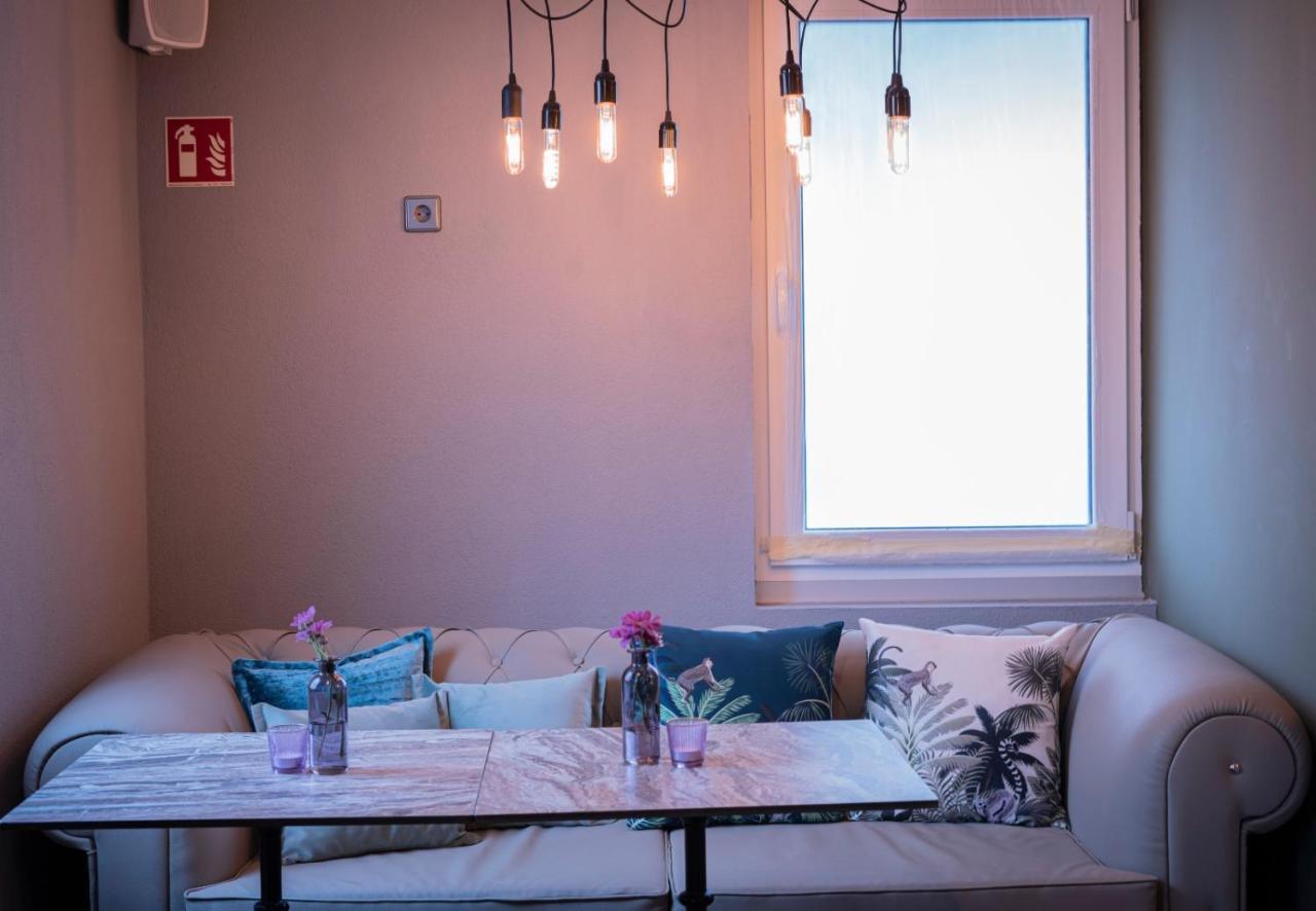 Dettingen an der Erms Village Bistro & Bar Fremdenzimmer מראה חיצוני תמונה